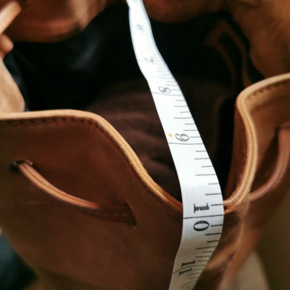 Thick leather over shoulder, tan leather - Picture 5 of 15